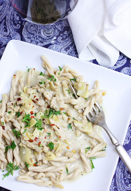 If you’re looking for a seriously easy and seriously good gluten free white clam sauce, look no further. This one aims to please!