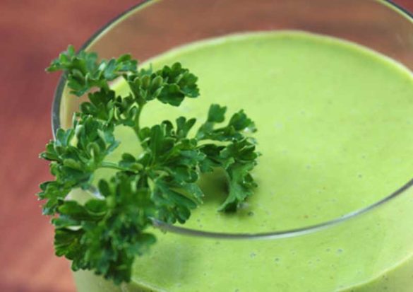 I love smoothies for the reason that they can pack and hide so much in them. In this Peter Rabbit Smoothie a whole handful of parsley is camouflaged by a host of other vegetables and fruit.