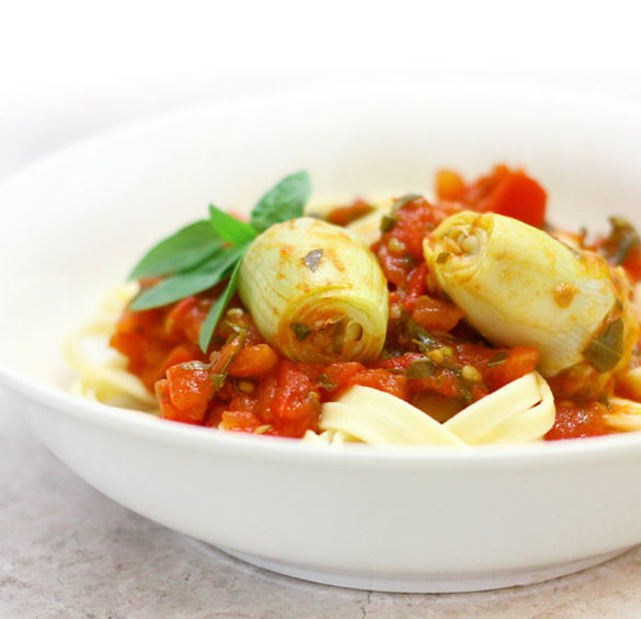 This Artichoke Basil Pomodoro calls for just 5 ingredients and makes the perfect end of summer pasta topper. PALEO | VEGETARIAN | VEGAN