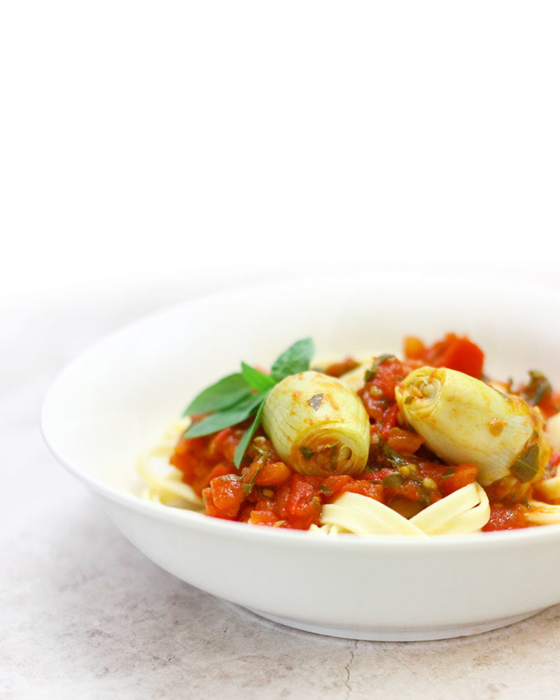 This Artichoke Basil Pomodoro calls for just 5 ingredients and makes the perfect end of summer pasta topper. PALEO | VEGETARIAN | VEGAN